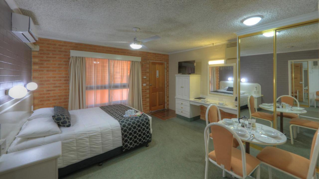 Cousins Motor Inn Инвърел Екстериор снимка