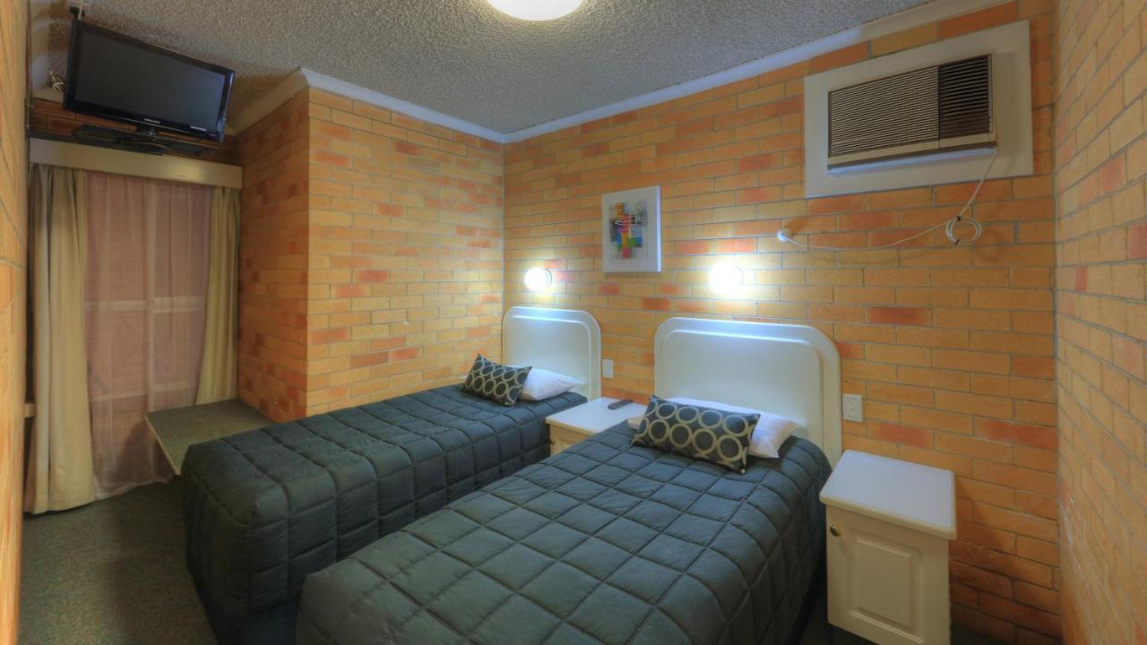 Cousins Motor Inn Инвърел Екстериор снимка