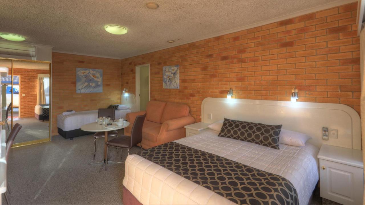 Cousins Motor Inn Инвърел Екстериор снимка