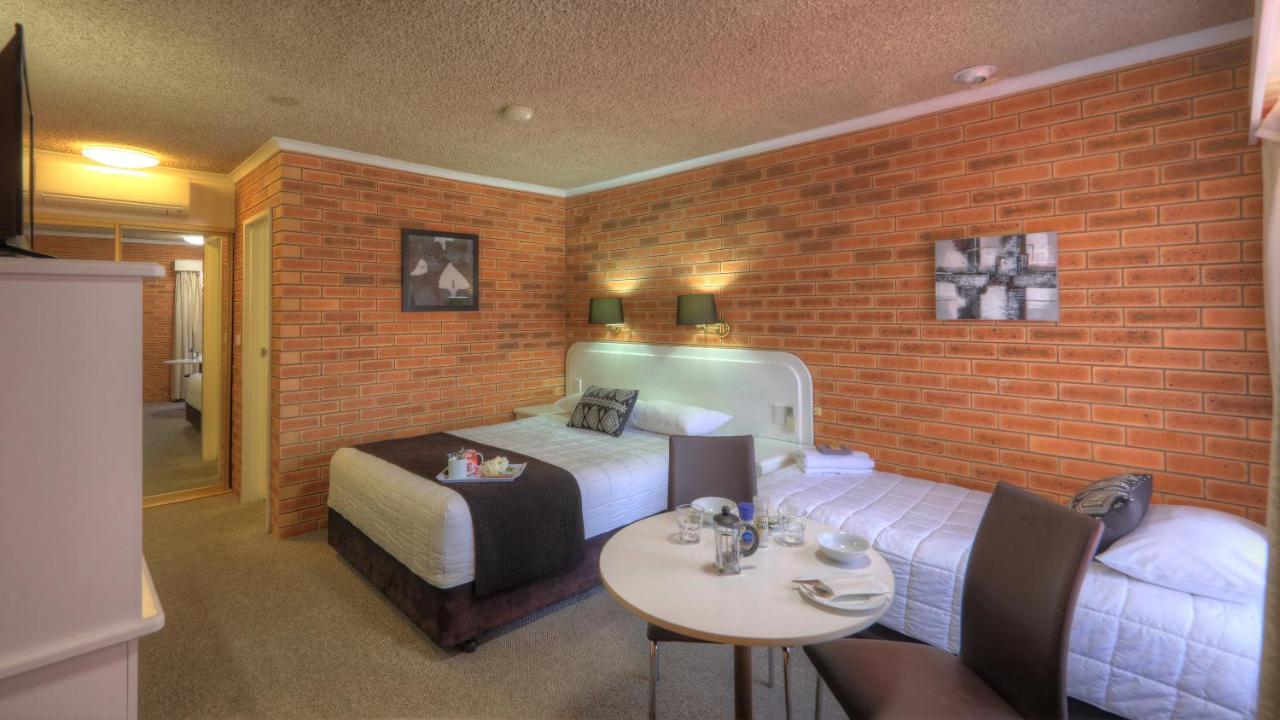 Cousins Motor Inn Инвърел Екстериор снимка