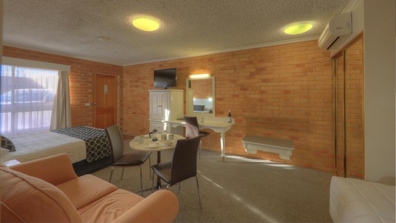 Cousins Motor Inn Инвърел Екстериор снимка