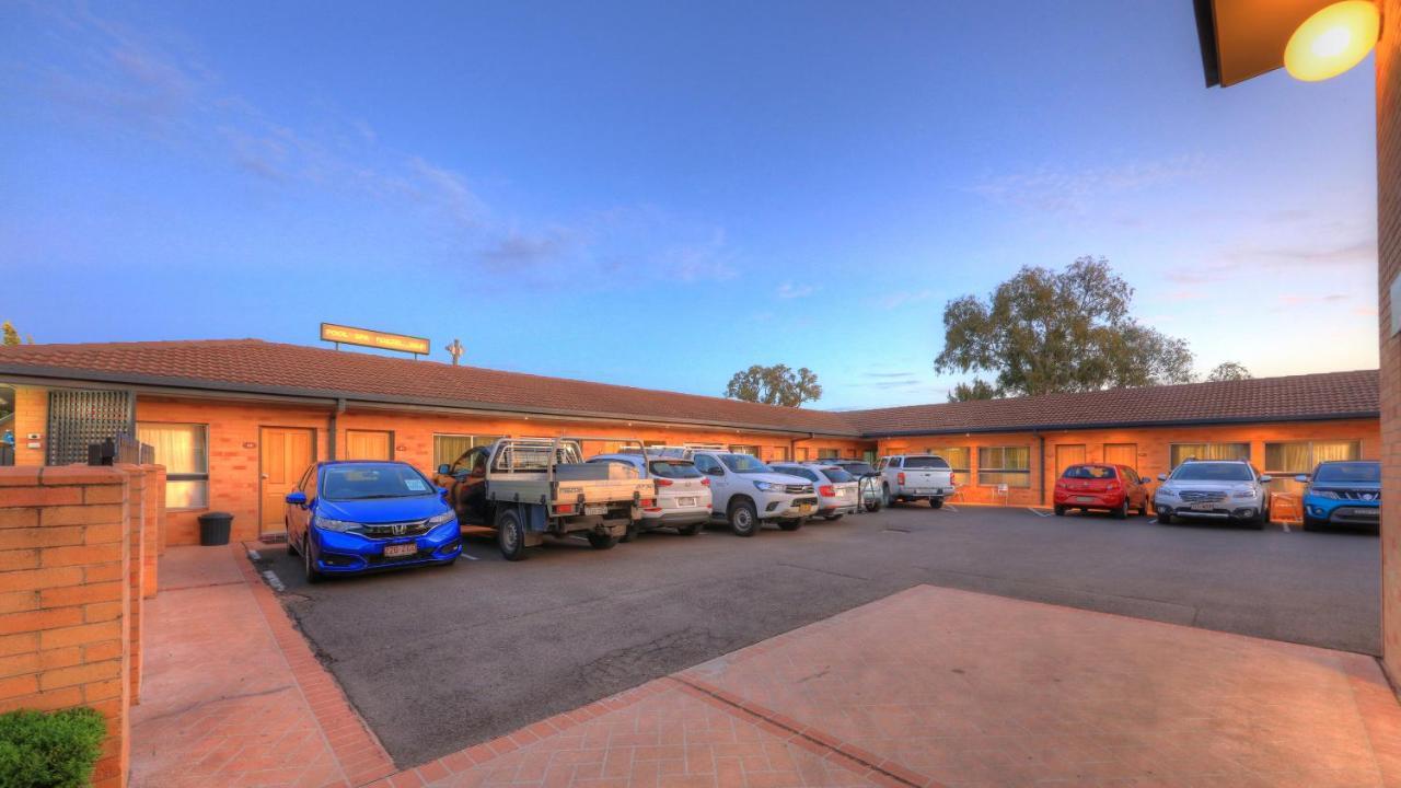 Cousins Motor Inn Инвърел Екстериор снимка