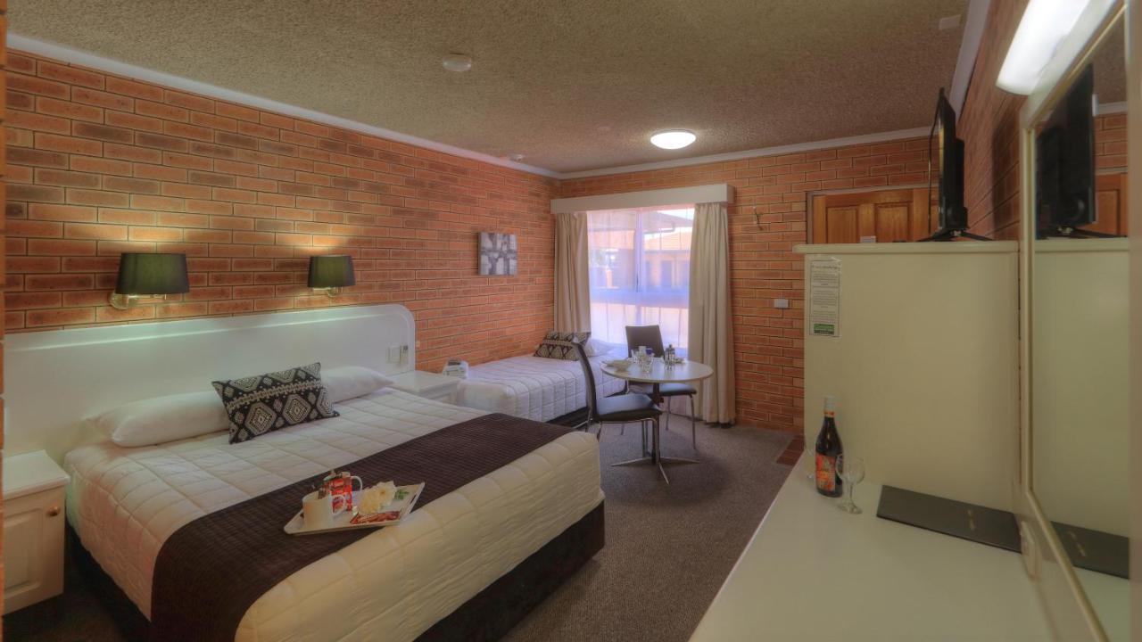 Cousins Motor Inn Инвърел Екстериор снимка