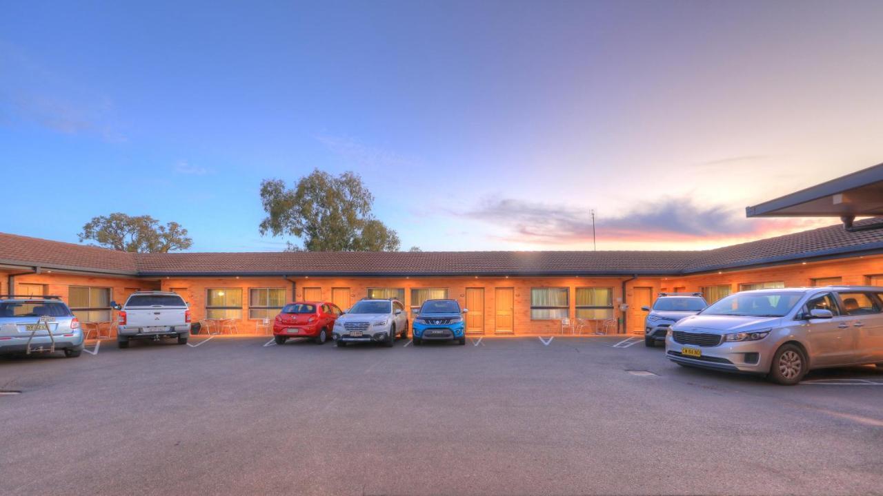 Cousins Motor Inn Инвърел Екстериор снимка
