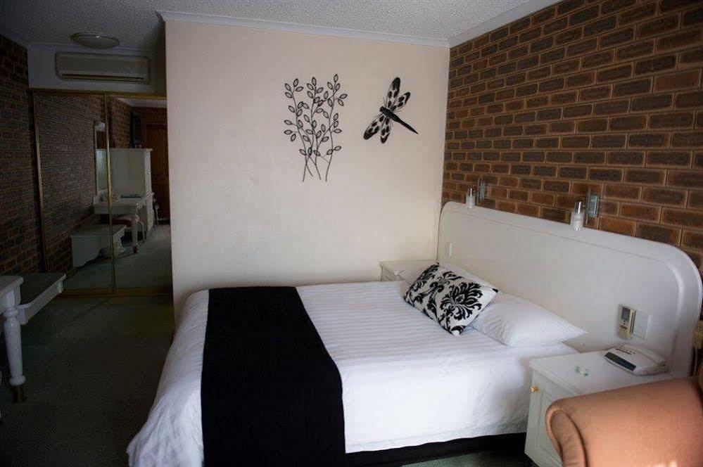 Cousins Motor Inn Инвърел Екстериор снимка