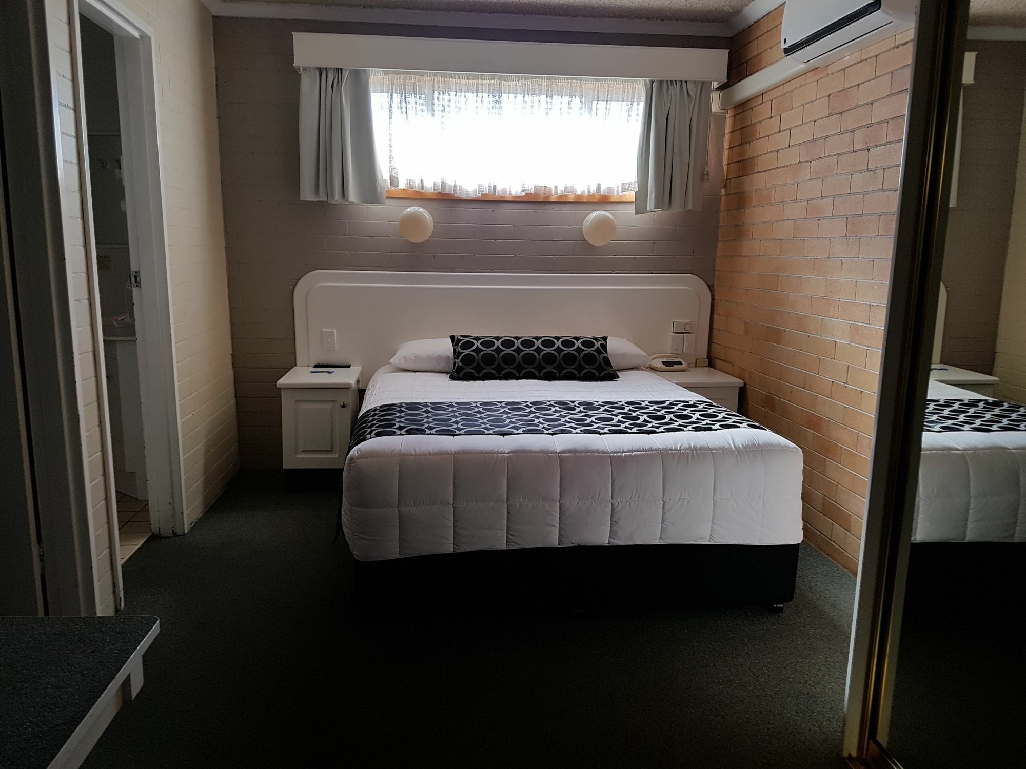 Cousins Motor Inn Инвърел Екстериор снимка
